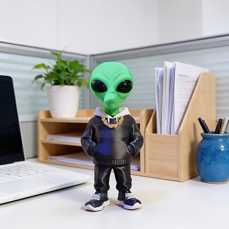 Home Office With Bookshelves - 1 штука: фигурка зеленого инопланетянина с